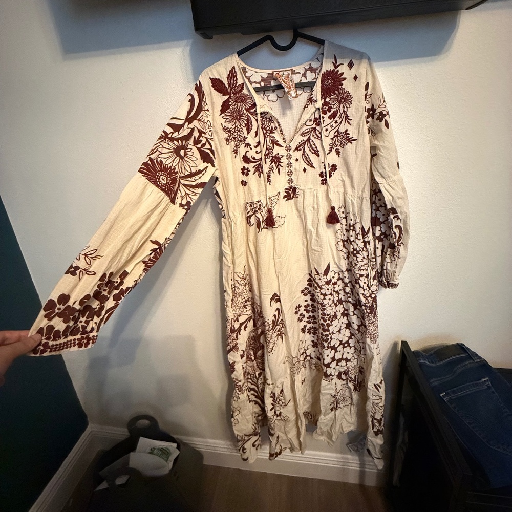 TIERED BISHOP SLEEVE DRESS